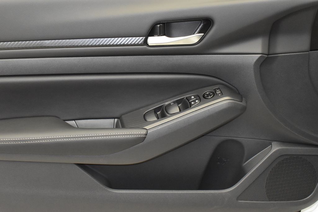 Thumbnail: 2025 Nissan Altima - 10