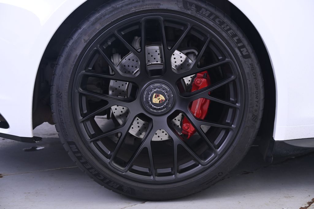 Thumbnail: 2015 Porsche 911 - 16