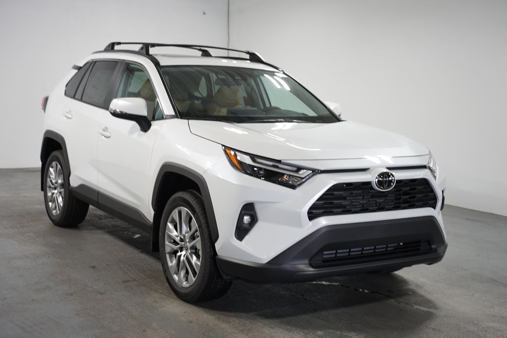 2025 Toyota RAV4 XLE Premium 3