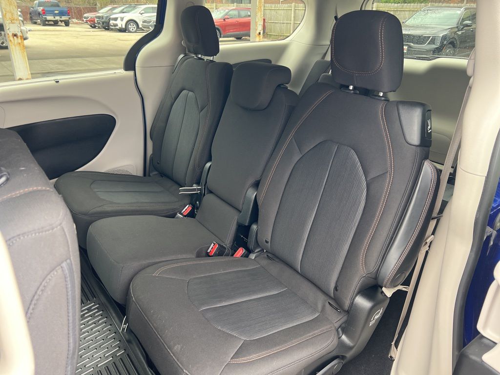 2020 Chrysler Pacifica Touring photo