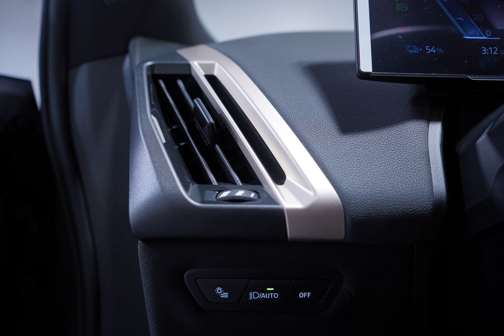 Thumbnail: 2026 BMW iX - 17