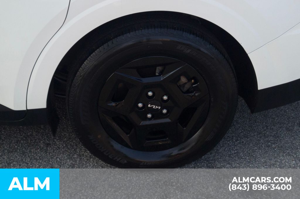 Used 2025 White Kia LXS image 12