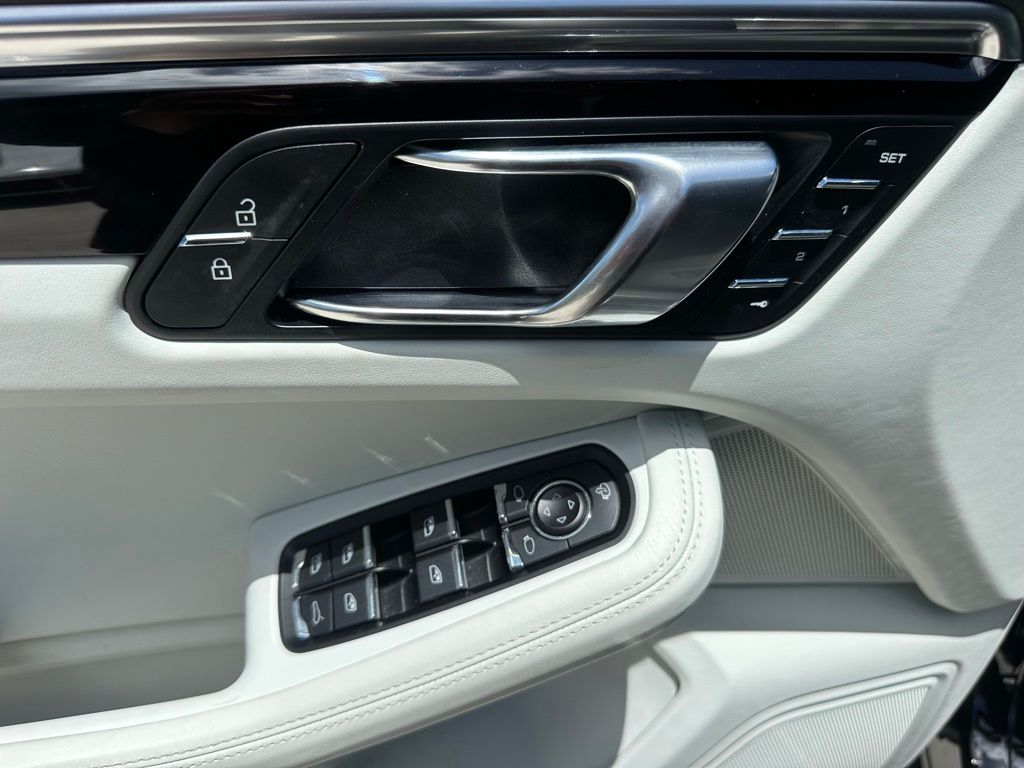 Thumbnail: 2023 Porsche Macan - 17