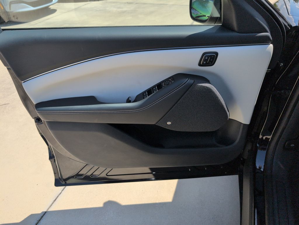 New 2026 Black Ford Premium image 28