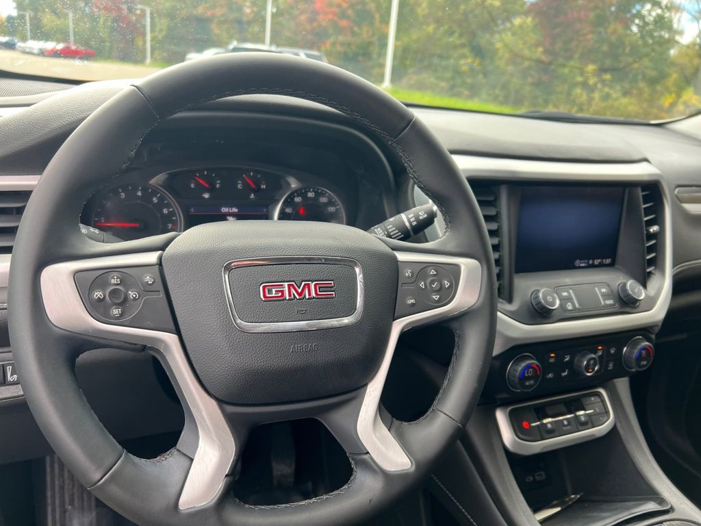 2023 GMC Acadia SLT 14