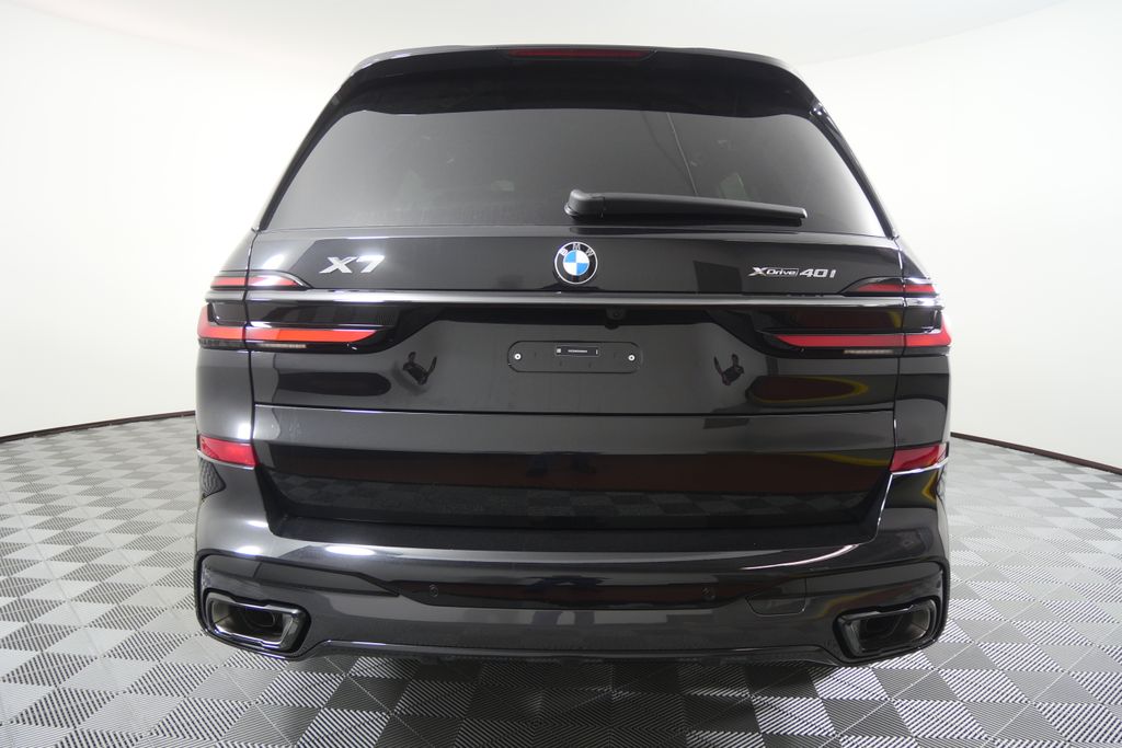 Thumbnail: 2027 BMW X7 - 6
