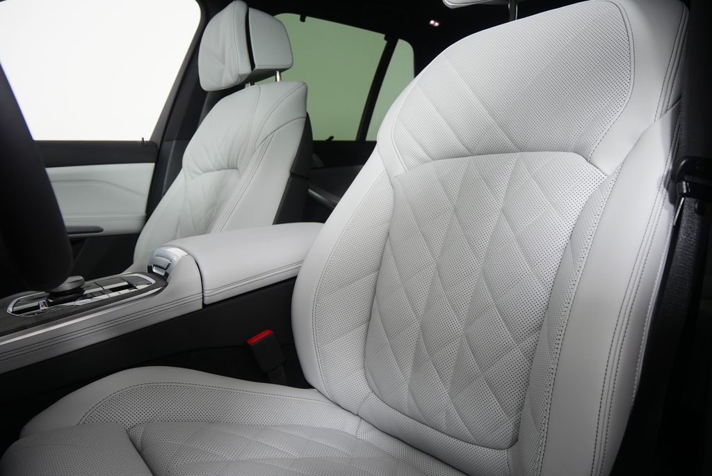 Thumbnail: 2026 BMW X5 - 10