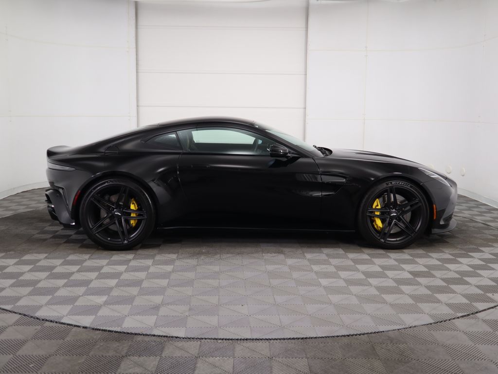 2025 Aston Martin Vantage  4