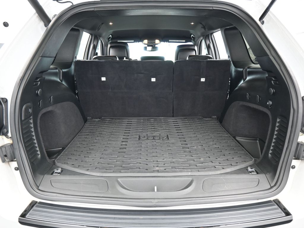 Used 2018 Bright White Clearcoat Jeep Altitude image 30