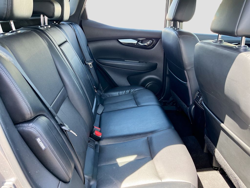 Used 2022 Gray Nissan SL image 27