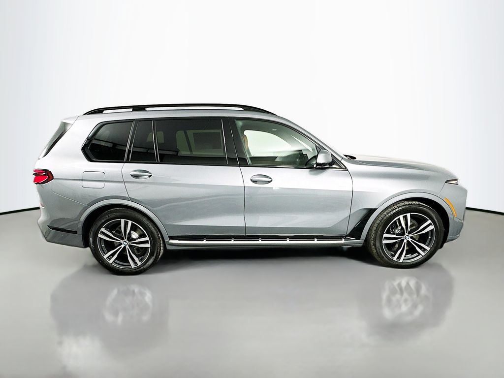 Thumbnail: 2027 BMW X7 - 4