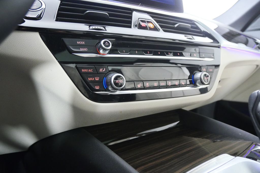 Thumbnail: 2023 BMW 5 Series - 20