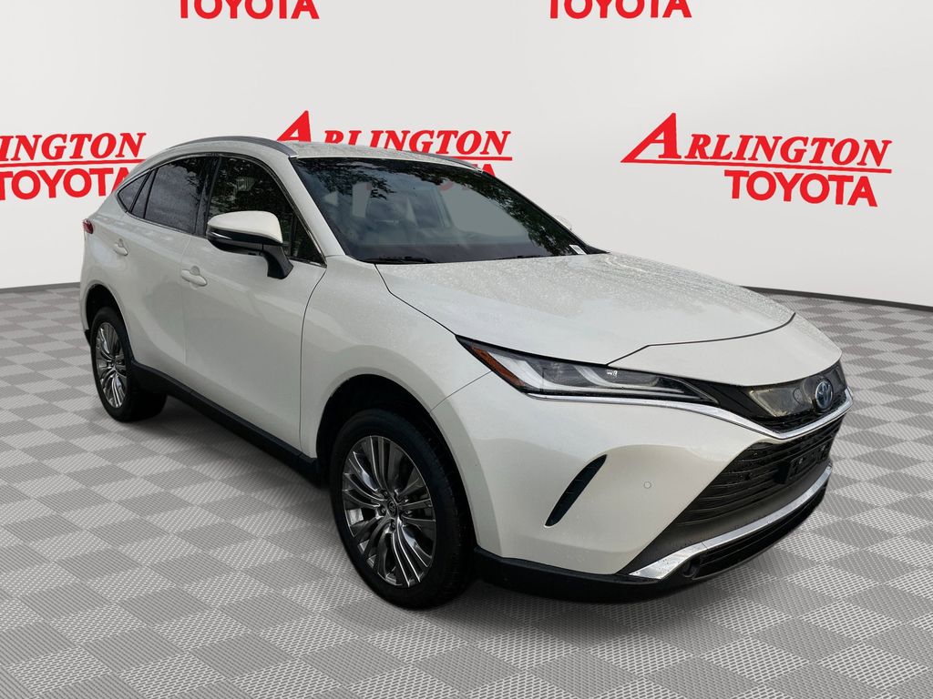 2022 Toyota Venza XLE's photo