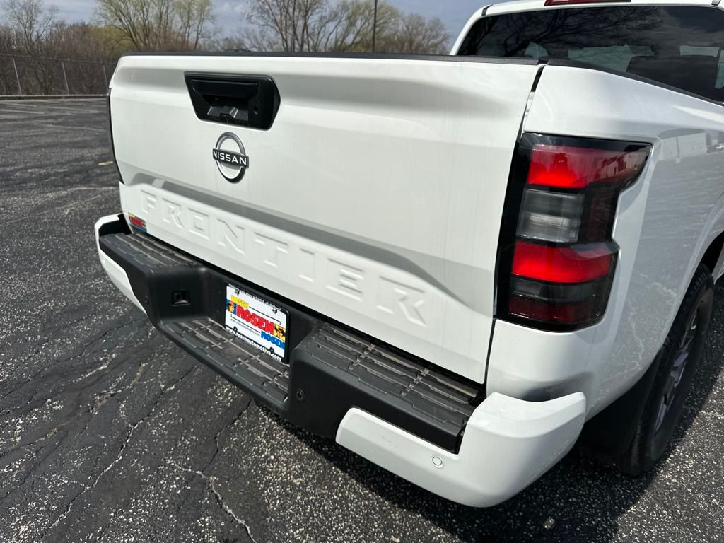 2025 Nissan Frontier SV photo