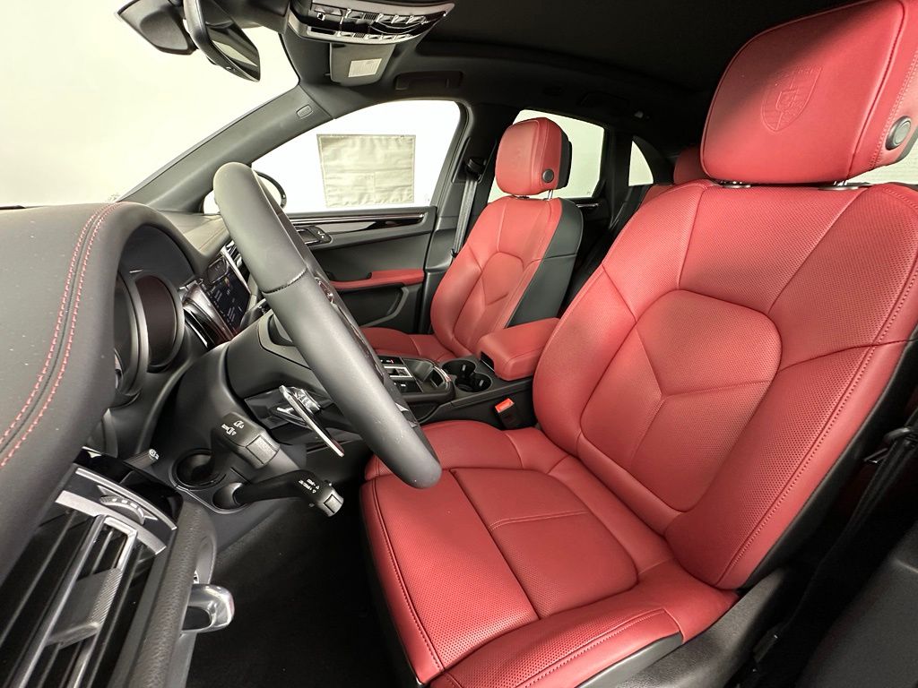 Thumbnail: 2026 Porsche Macan - 5