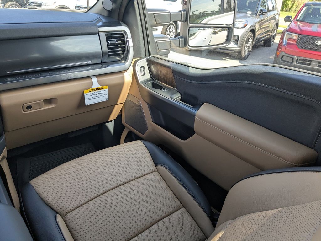 2026 Ford Super Duty F-350 SRW LARIAT