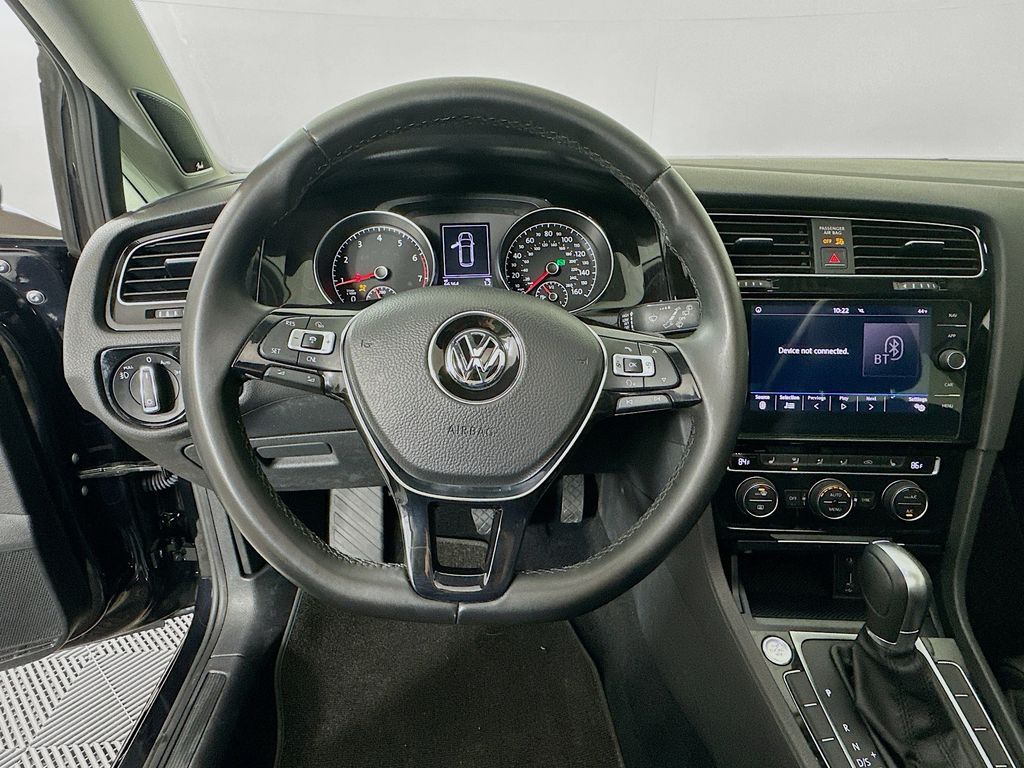 Thumbnail: 2018 Volkswagen e-Golf - 11