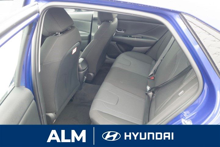 2025 Hyundai Elantra SE photo 12