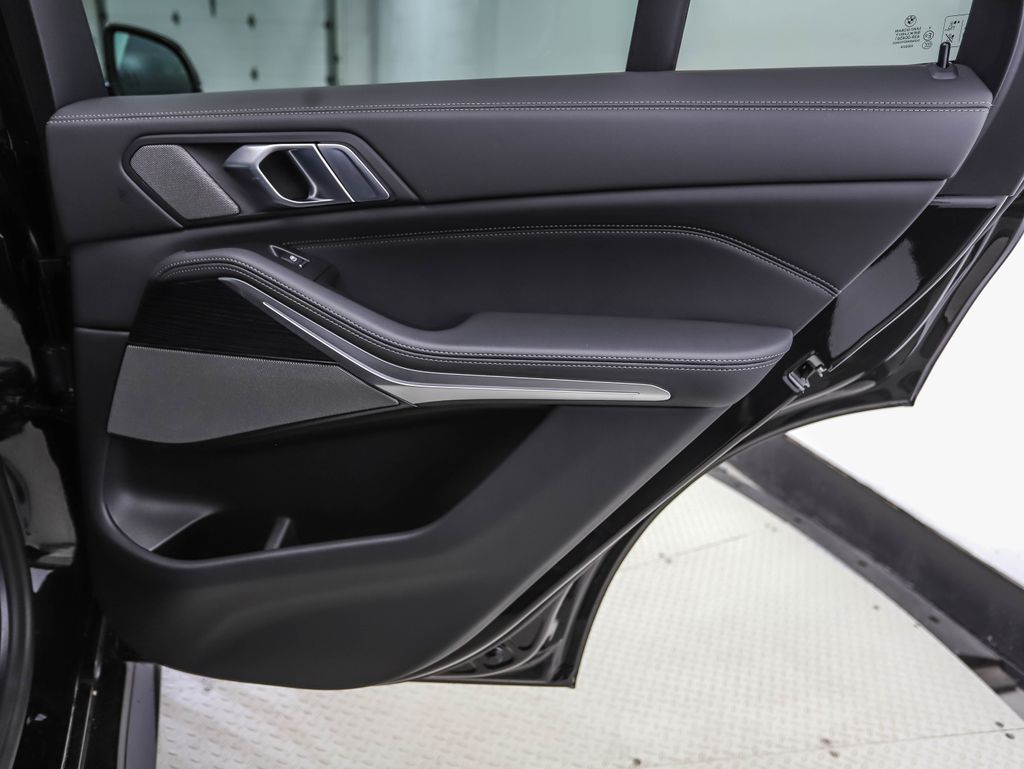 Thumbnail: 2026 BMW X5 - 25