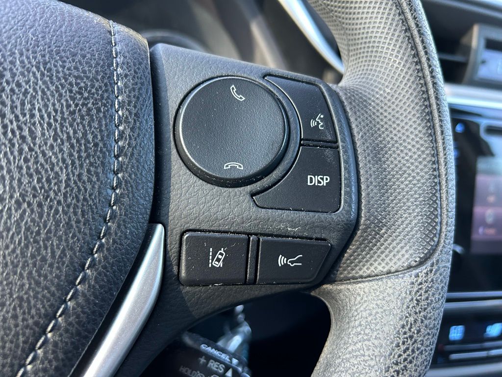 2018 Toyota Corolla LE 18