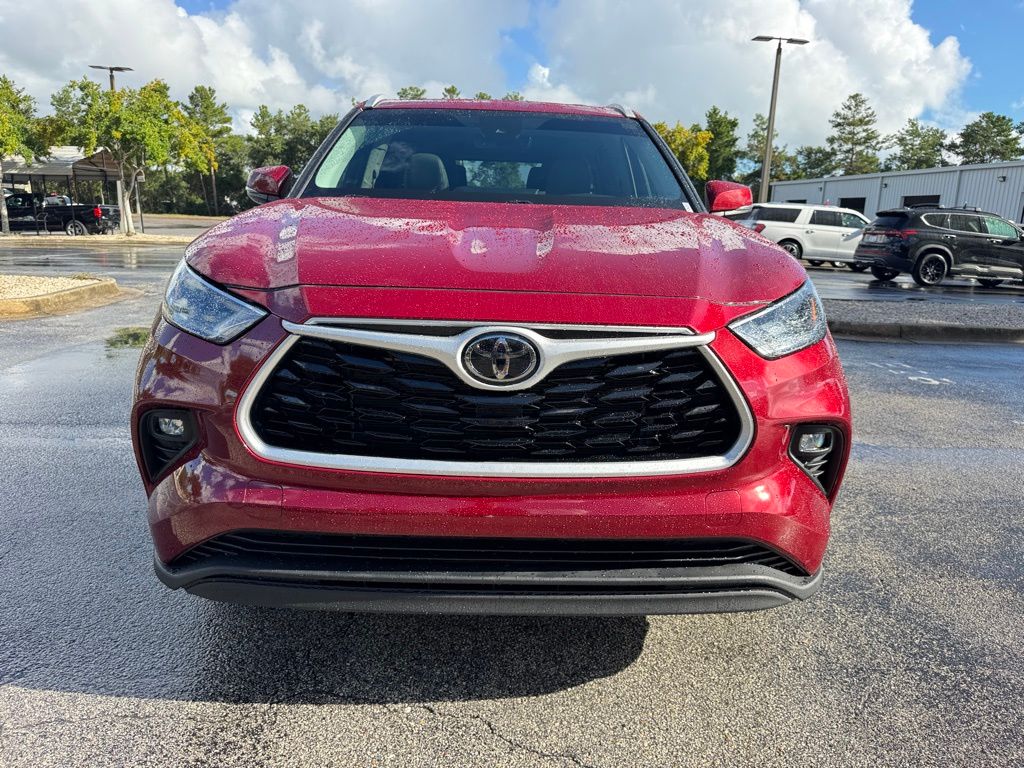 2024 Toyota Highlander XLE photo 2