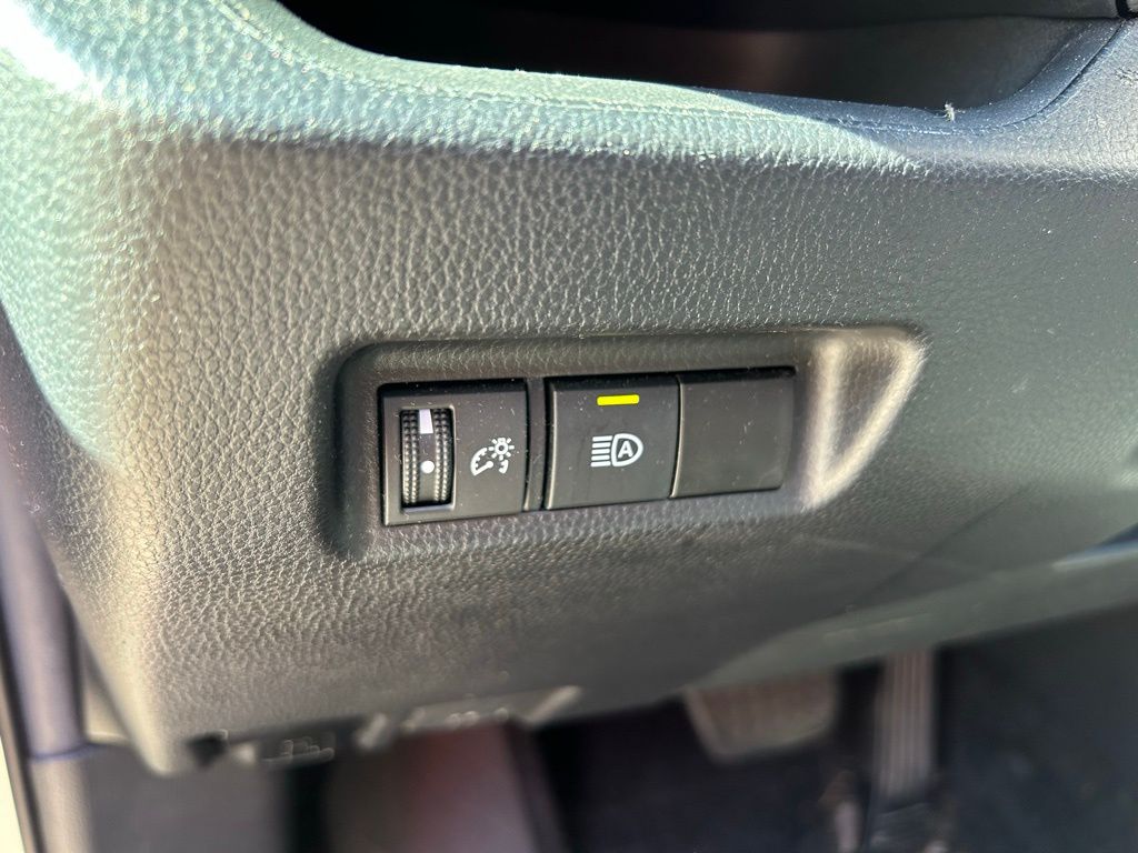 Thumbnail: 2021 Toyota RAV4 - 17