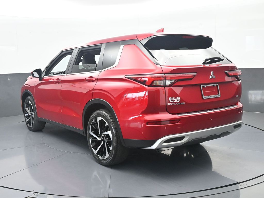 Used 2024 Red Mitsubishi SE Black Edition image 4