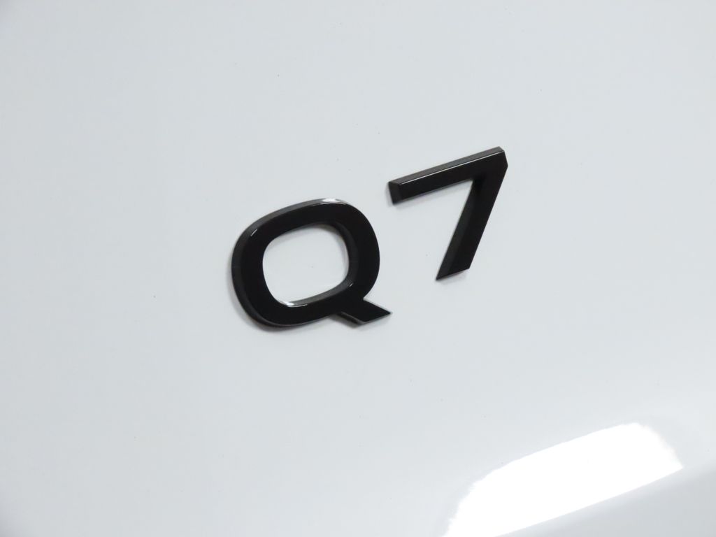 Thumbnail: 2026 Audi Q7 - 9