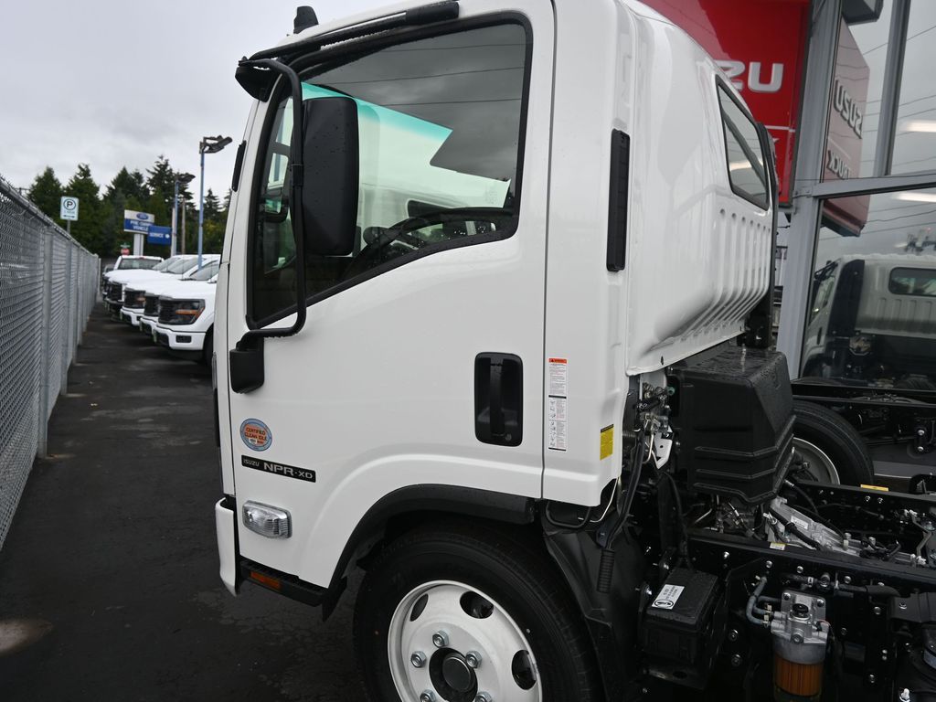 2025 Isuzu NPR XD 