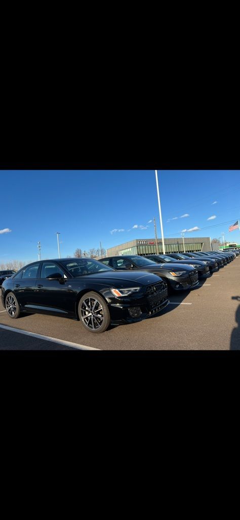 Thumbnail: 2026 Audi RS Q8 - 21