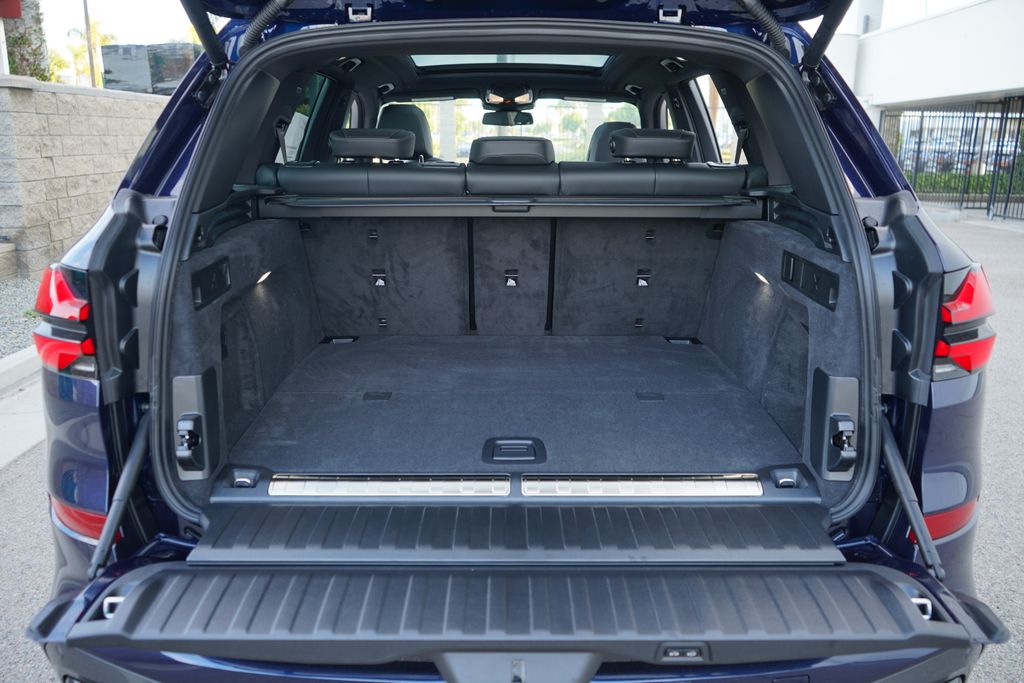 Thumbnail: 2026 BMW X5 - 21