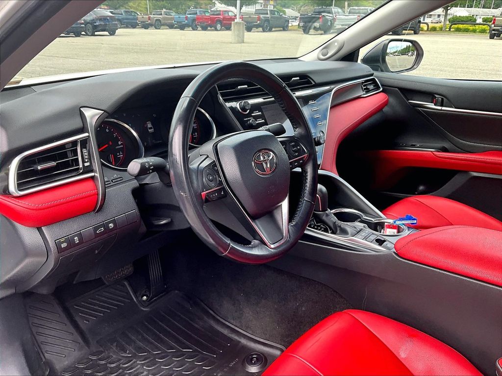 2018 Toyota Camry — photo 8