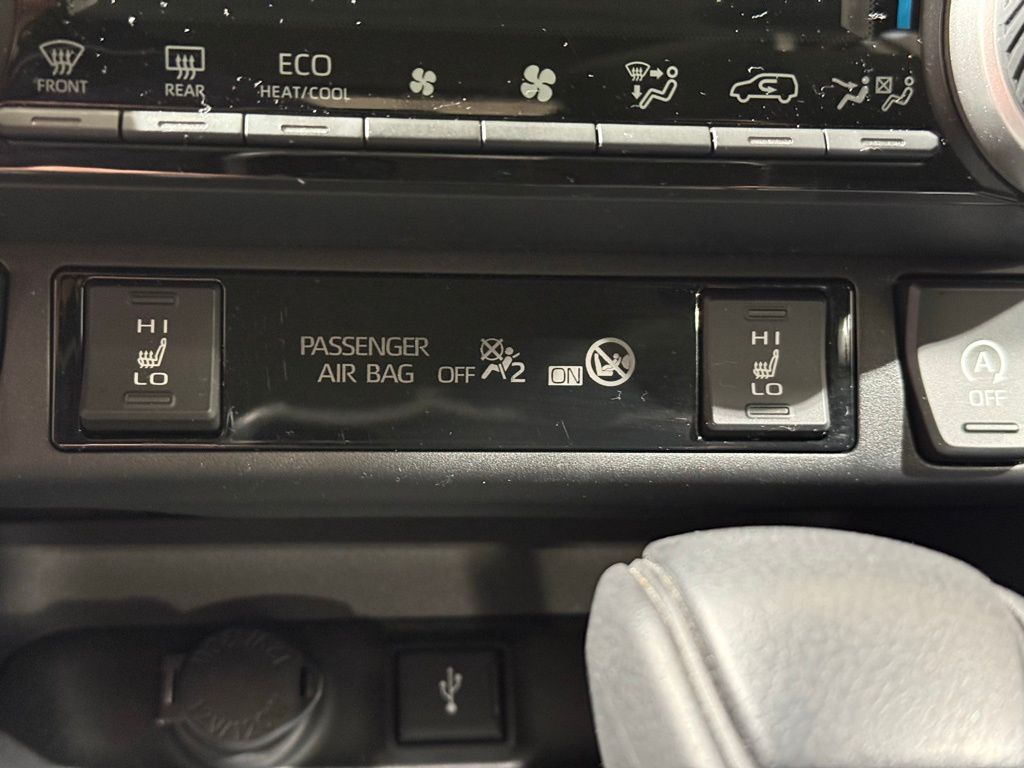 Thumbnail: 2022 Toyota RAV4 - 30