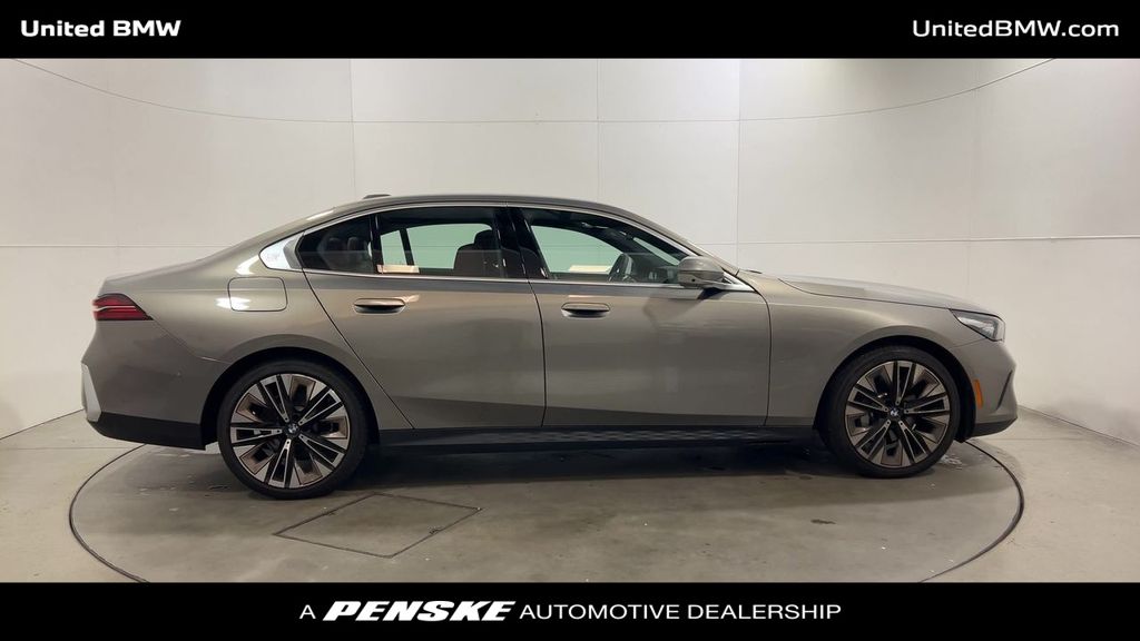 Thumbnail: 2025 BMW 5 Series - 9