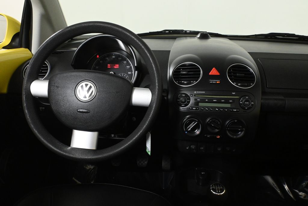 2008 Volkswagen Beetle S 26