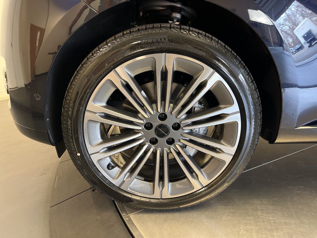 Thumbnail: 2026 Land Rover Range Rover - 10