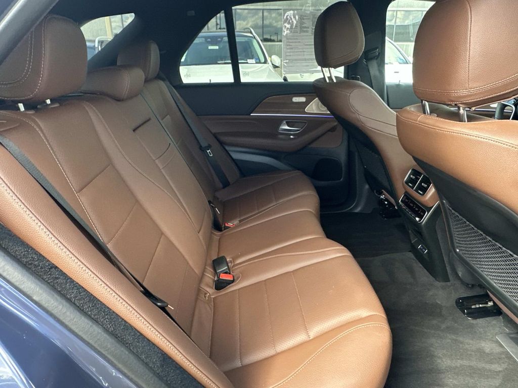 Thumbnail: 2026 Mercedes-Benz GLE - 12