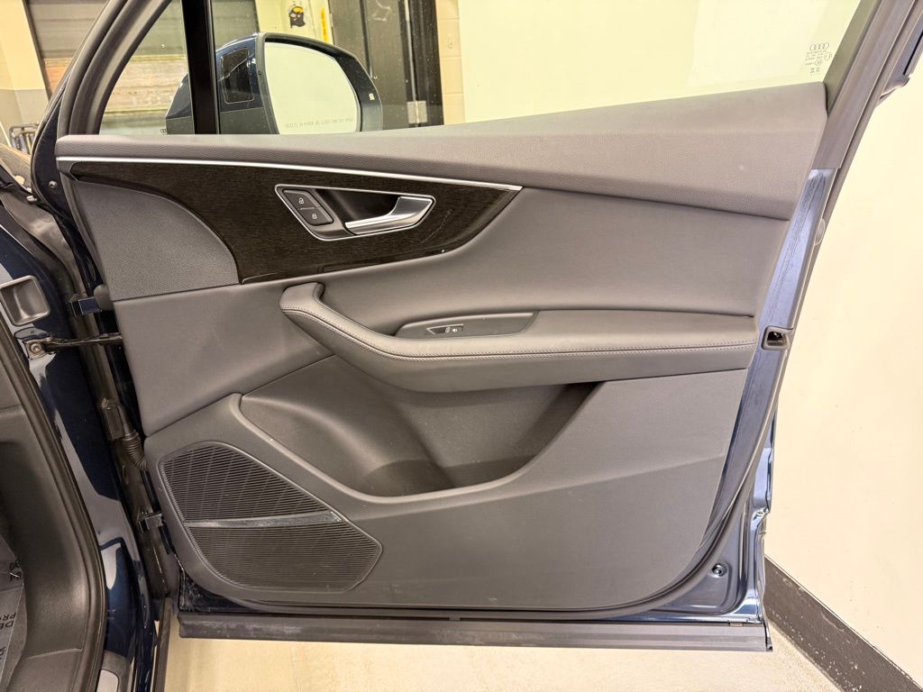 Thumbnail: 2023 Audi Q7 - 29