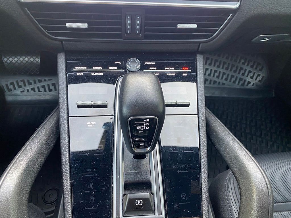 Thumbnail: 2022 Porsche Cayenne - 10