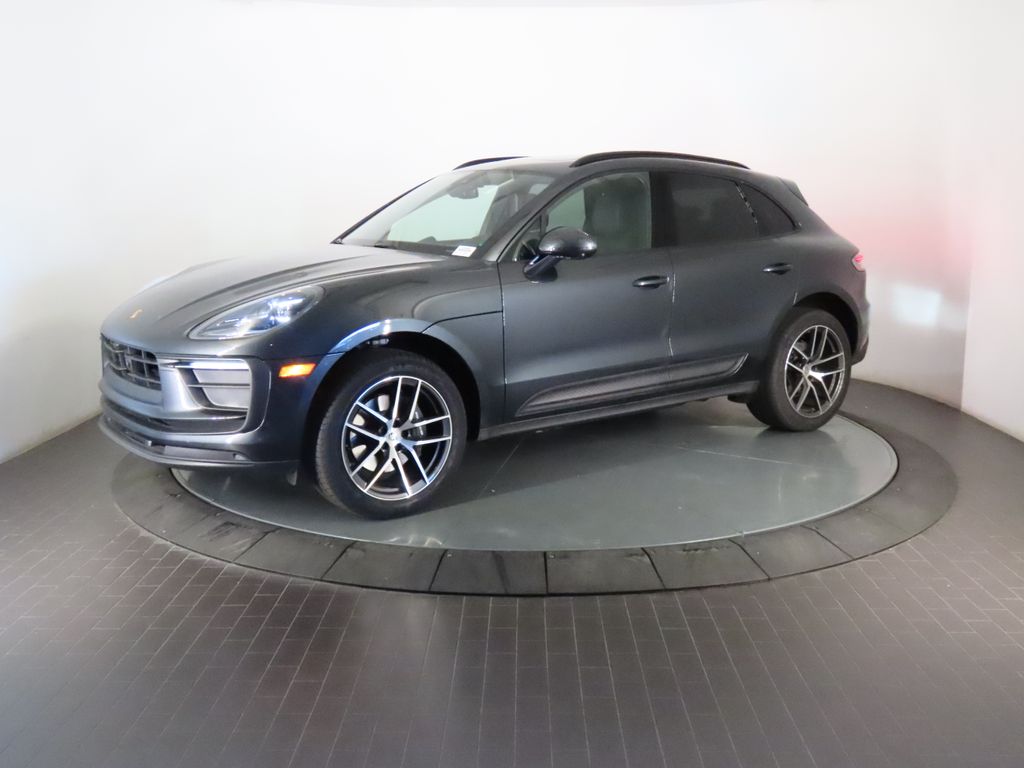 Thumbnail: 2025 Porsche Macan - 1