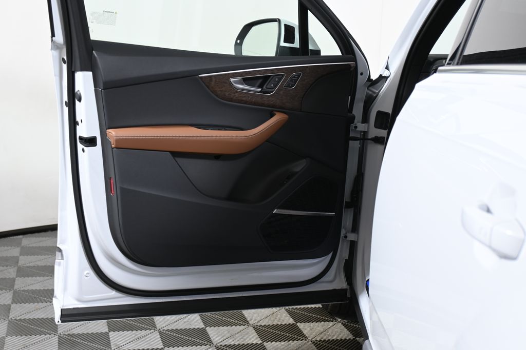 Thumbnail: 2026 Audi Q7 - 23