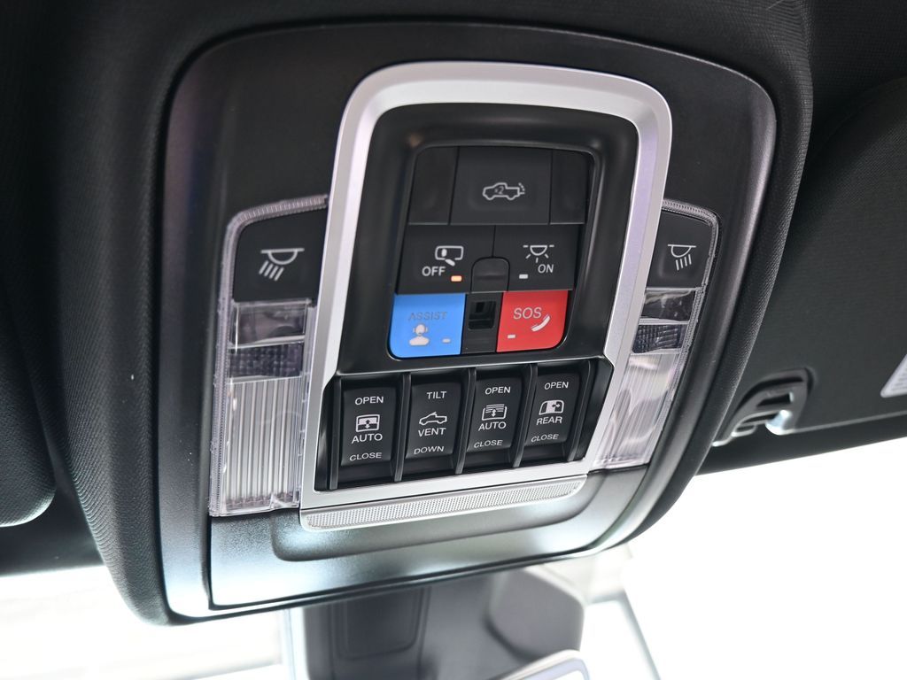 New 2026 Diamond Black Crystal Pearlcoat Ram Limited image 26