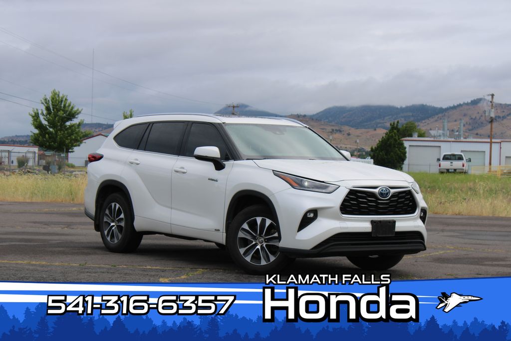 White (Blizzard Pearl) 2021 Toyota Highlander Hybrid SUV / Crossover All-Wheel Drive Continuously Variable Transmission