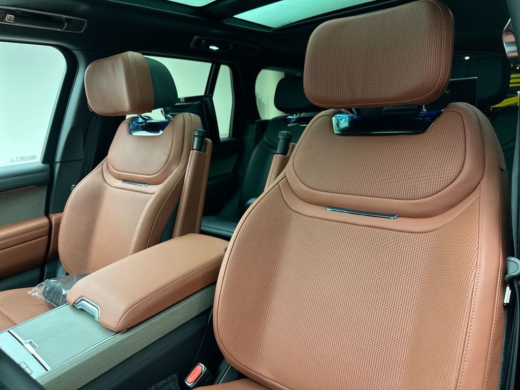 Thumbnail: 2026 Land Rover Range Rover - 23