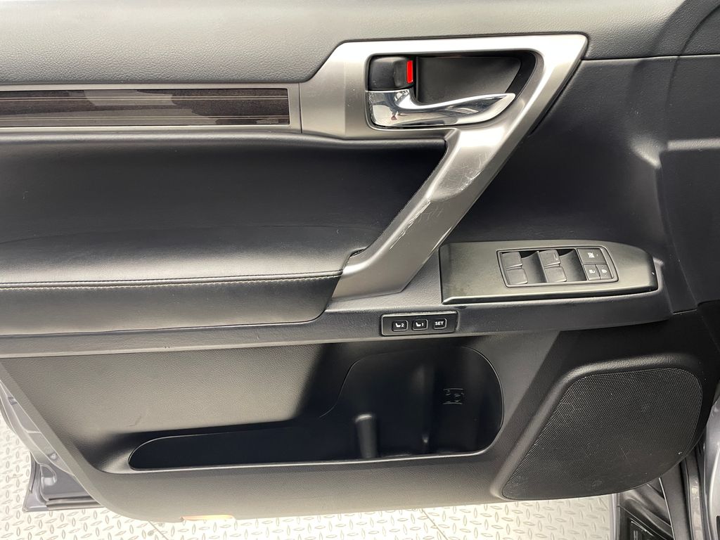 Thumbnail: 2022 Lexus GX - 9