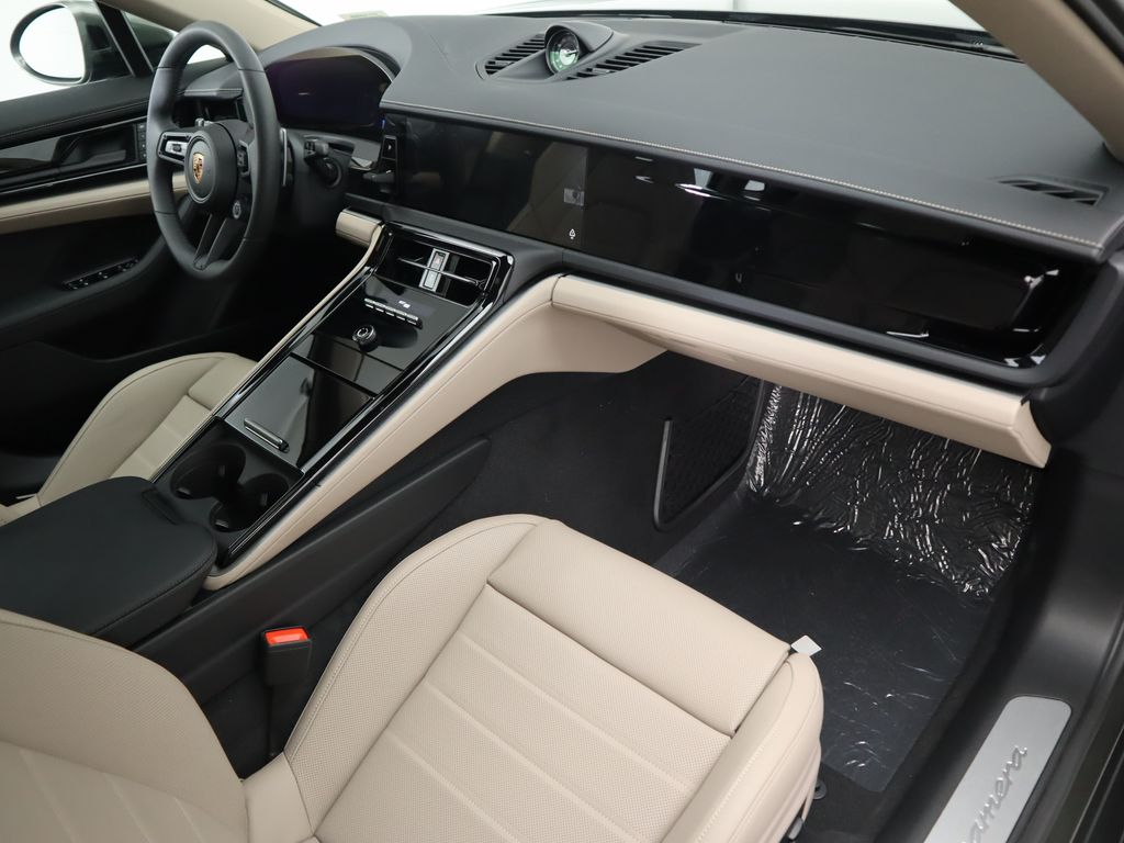 Thumbnail: 2025 Porsche Panamera - 21