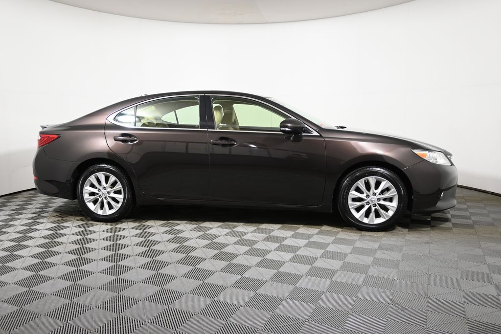 Thumbnail: 2015 Lexus ES - 8