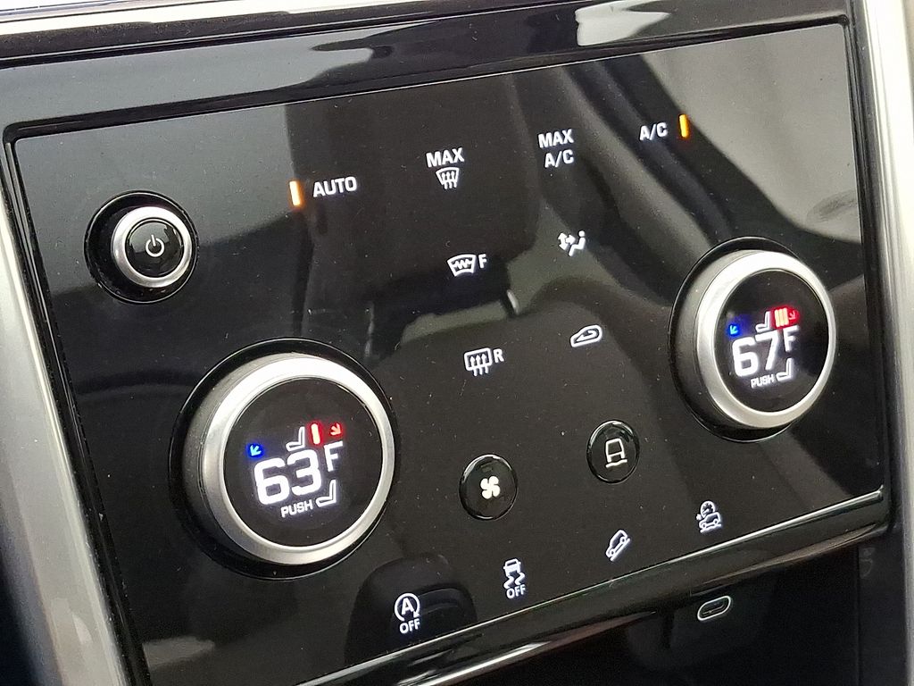Thumbnail: 2023 Land Rover Discovery Sport - 16