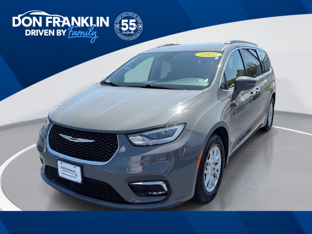 2022 Chrysler Pacifica Touring L's photo