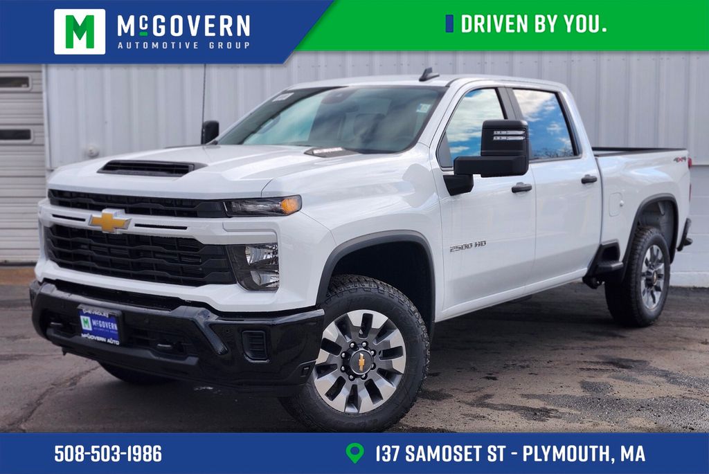 Summit White 2026 Chevrolet Silverado 2500HD Pickup Truck Four-Wheel Drive Automatic